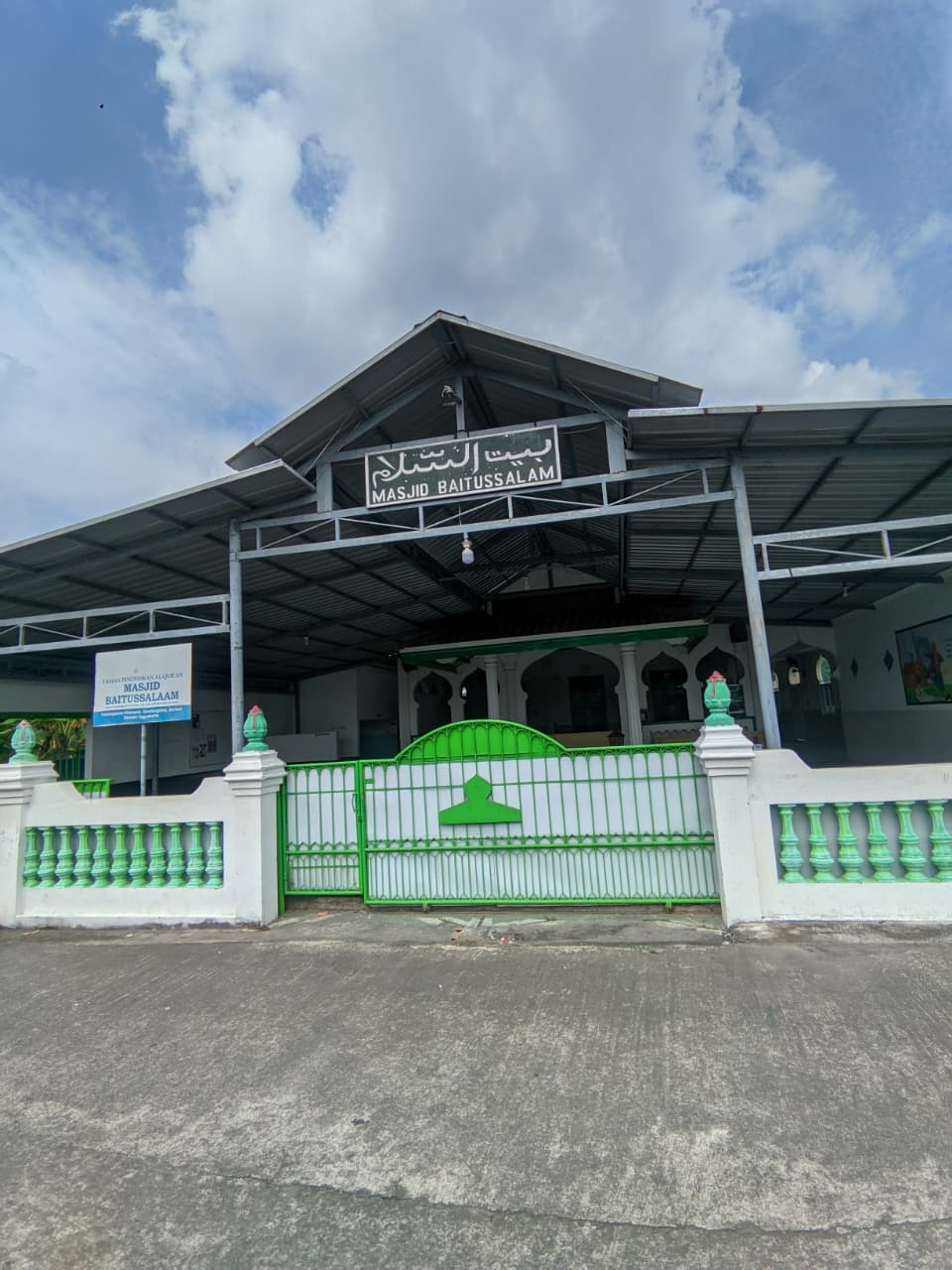 Masjid Tampak Depan