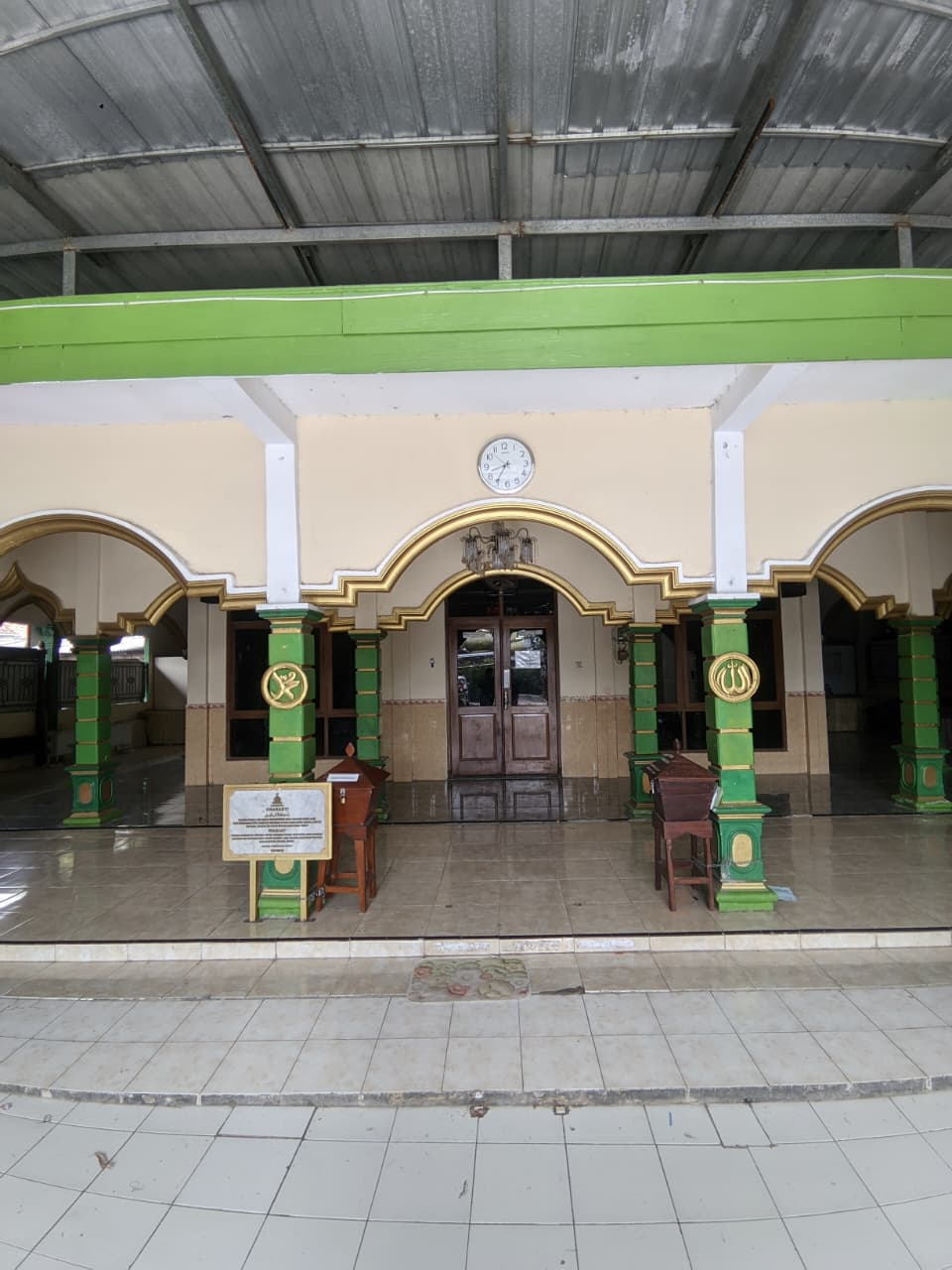 Area Masjid Depan